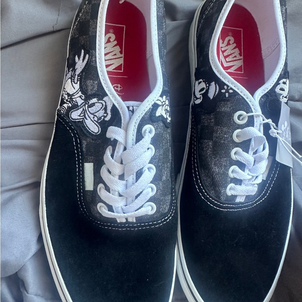 Vans X Disney 100 Authentic Family Mens Size 11.5 Mickey Mouse VN0009PVBIM NIB